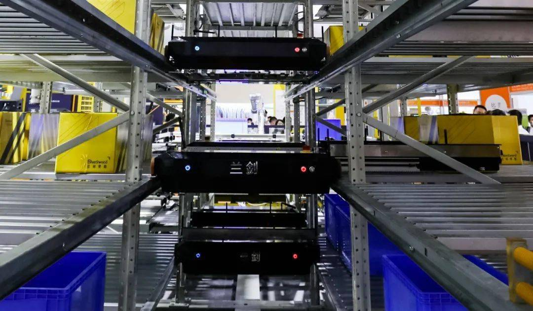 先進制造業(yè)強省看山東系列丨“變形金剛”起舞，山東機器人產(chǎn)業(yè)駛?cè)搿按禾臁? />
</span>
<span id=